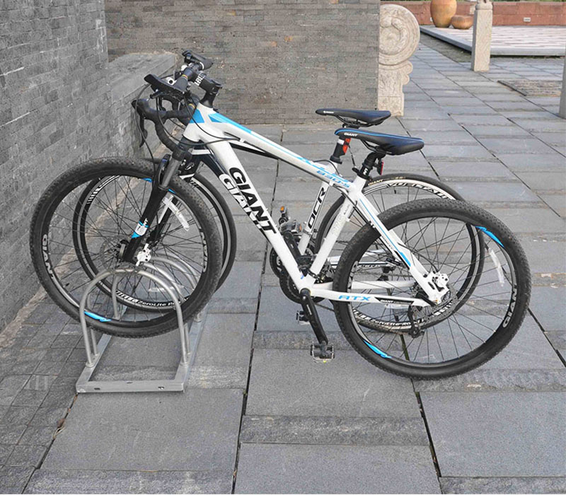 Estante de soporte de piso de estacionamiento de bicicleta de montaña portátil múltiple al aire libre 2