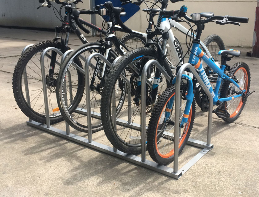 Soporte de almacenamiento de estacionamiento de bicicletas con cerradura para exteriores de capacidad múltiple