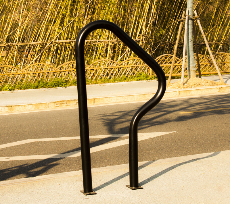 Balizas curvas de acero negro para bicicletas Rack Cycle