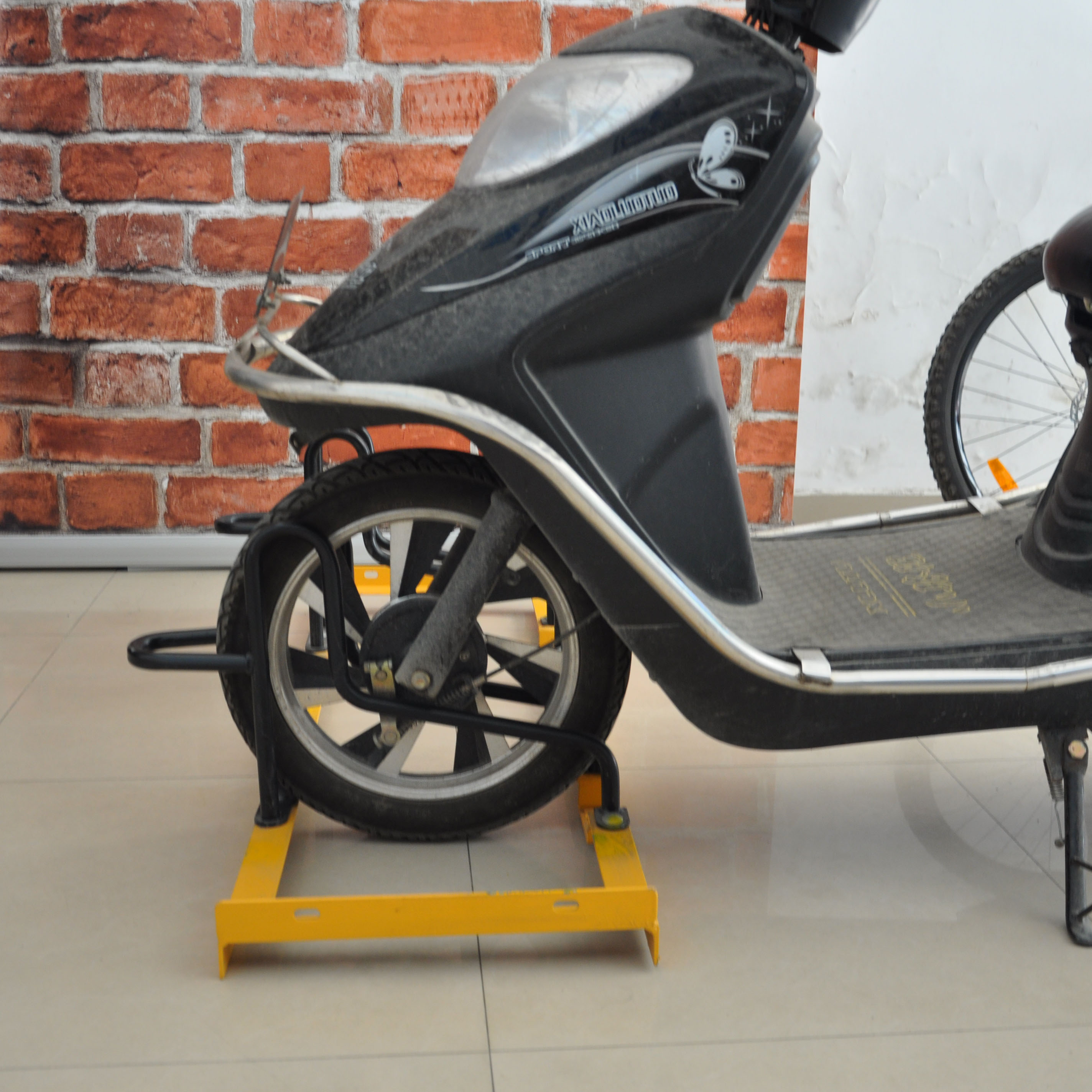 Soporte de bicicleta Mortor de alta calidad para parada de bicicleta de acero al carbono negro